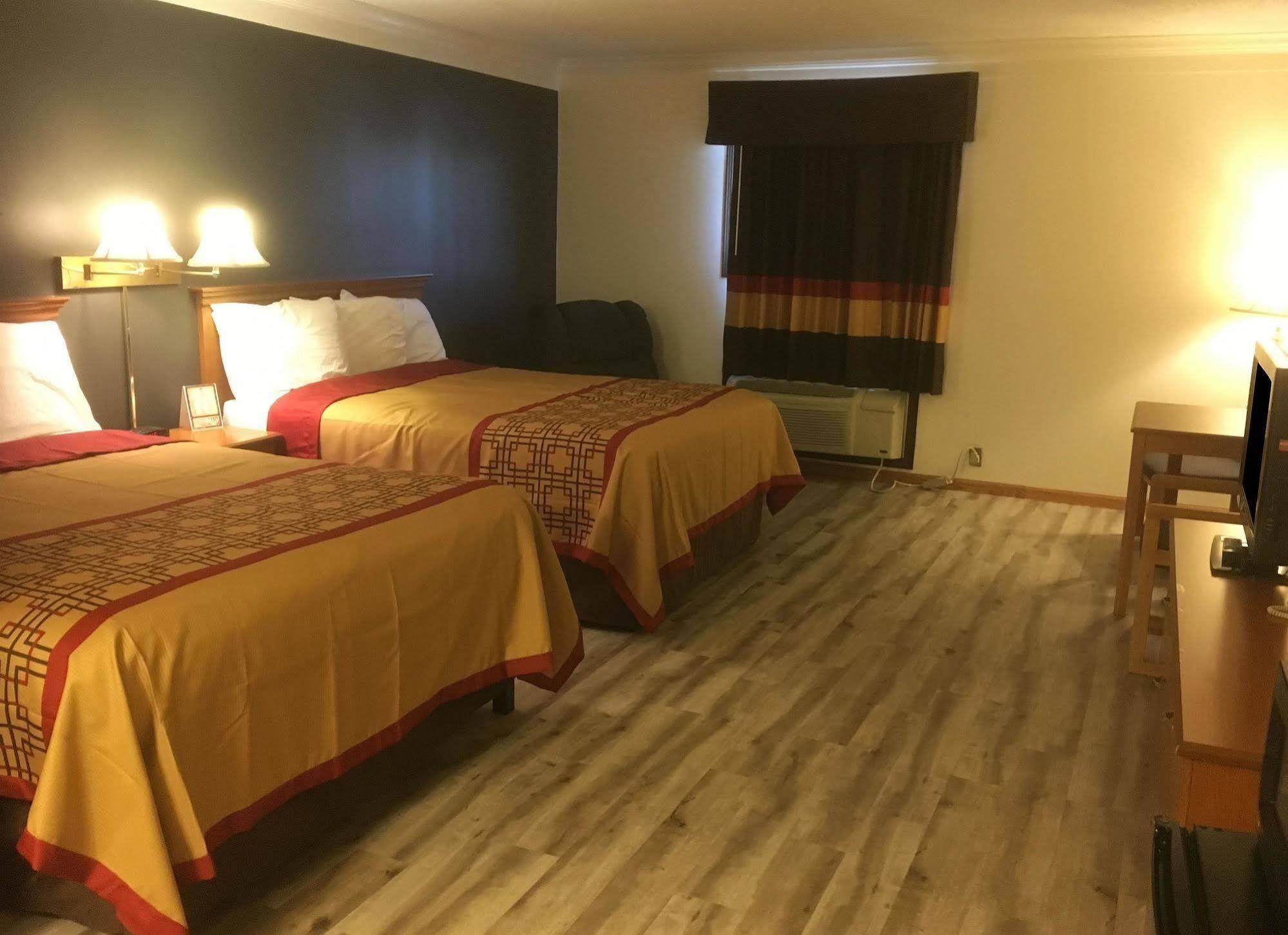 Americas Best Value Inn & Suites Thief River Falls Extérieur photo