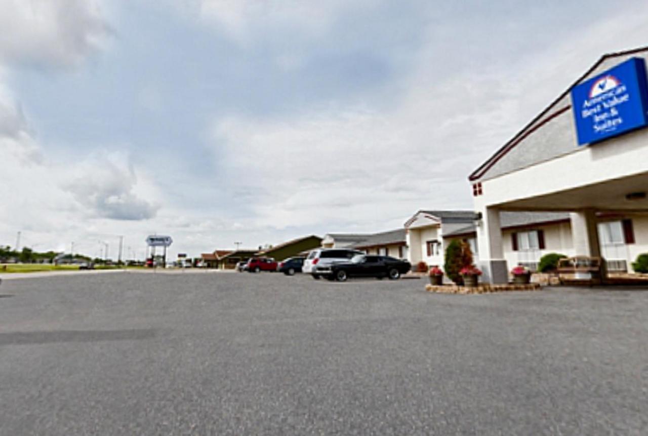 Americas Best Value Inn & Suites Thief River Falls Extérieur photo