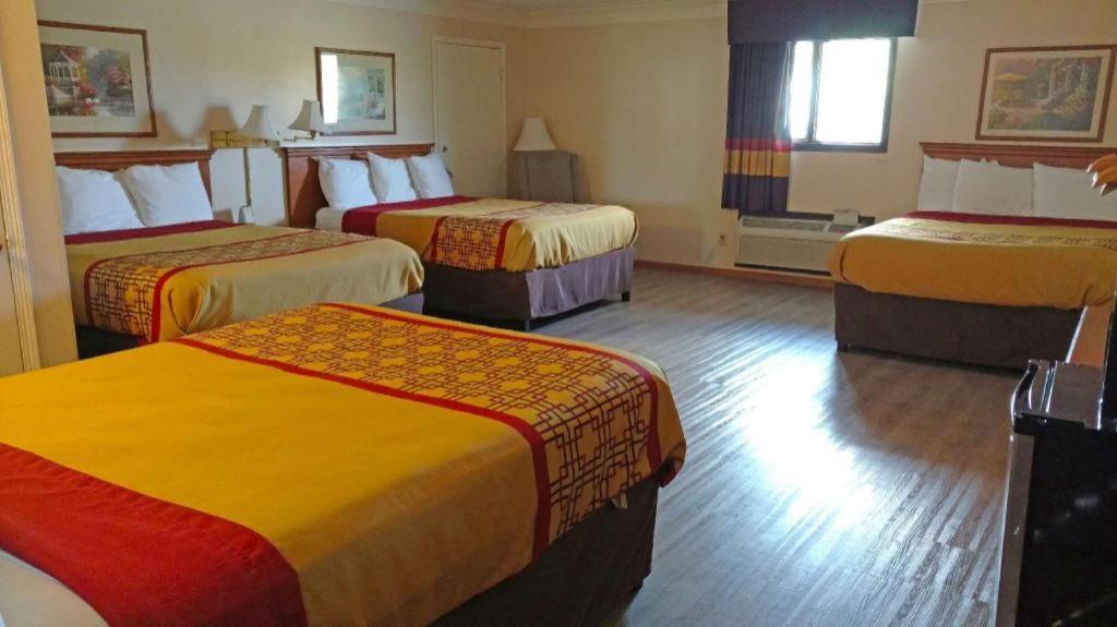 Americas Best Value Inn & Suites Thief River Falls Extérieur photo